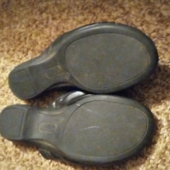 Shoes - Picture 4 of 6